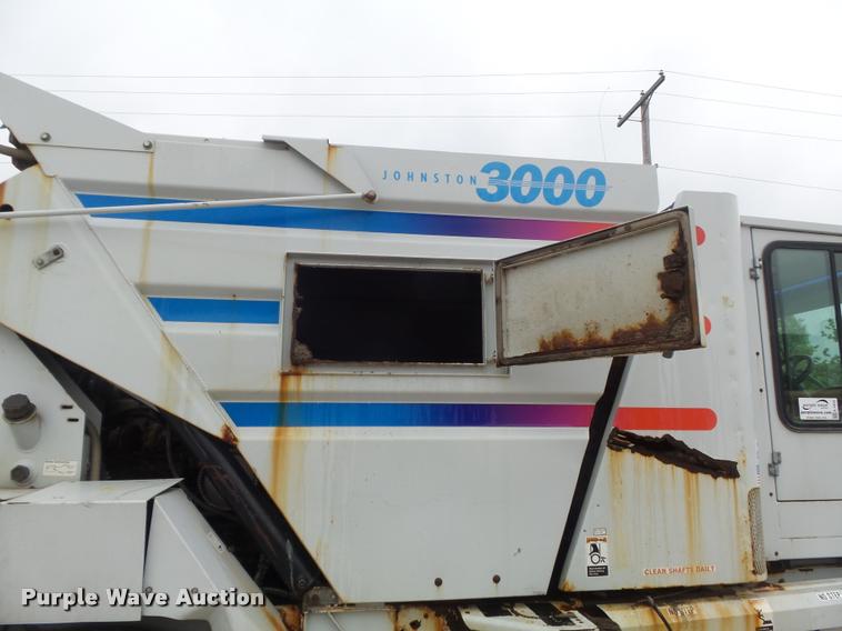 image for item K7633 2003 Johnston 3000 street sweeper