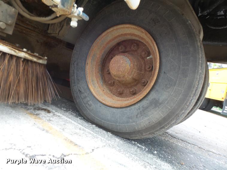 image for item K7633 2003 Johnston 3000 street sweeper