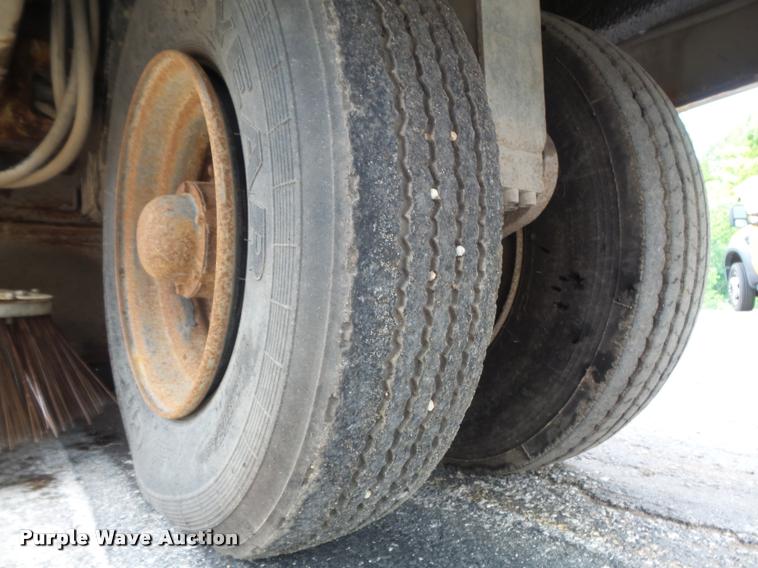 image for item K7633 2003 Johnston 3000 street sweeper