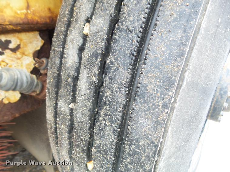 image for item K7633 2003 Johnston 3000 street sweeper