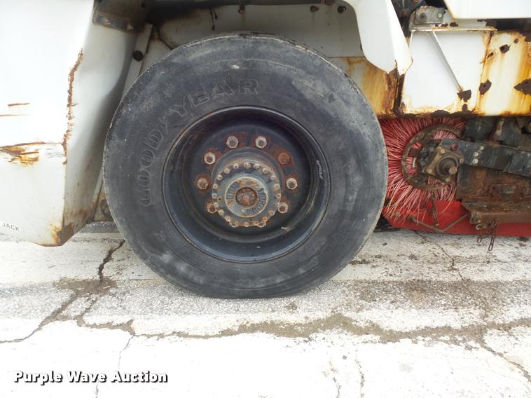 image for item K7633 2003 Johnston 3000 street sweeper