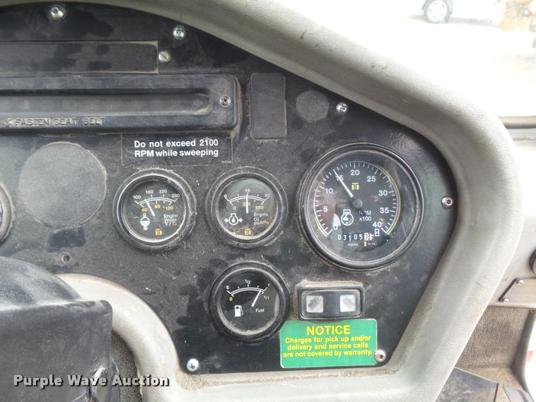 image for item K7633 2003 Johnston 3000 street sweeper