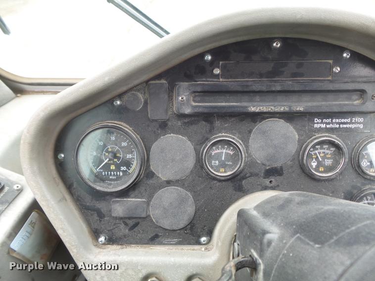 image for item K7633 2003 Johnston 3000 street sweeper