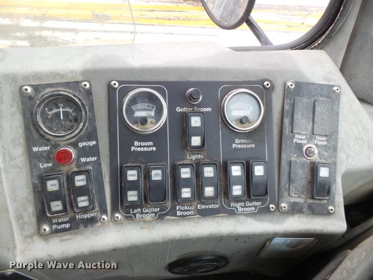 image for item K7633 2003 Johnston 3000 street sweeper