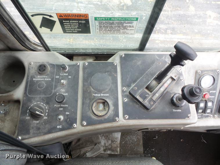 image for item K7633 2003 Johnston 3000 street sweeper