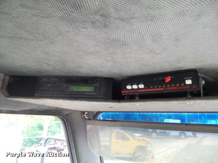 image for item K7633 2003 Johnston 3000 street sweeper