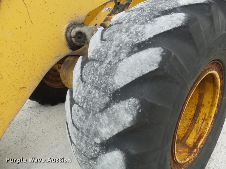 image for item K7636 2003 John Deere 624H wheel loader