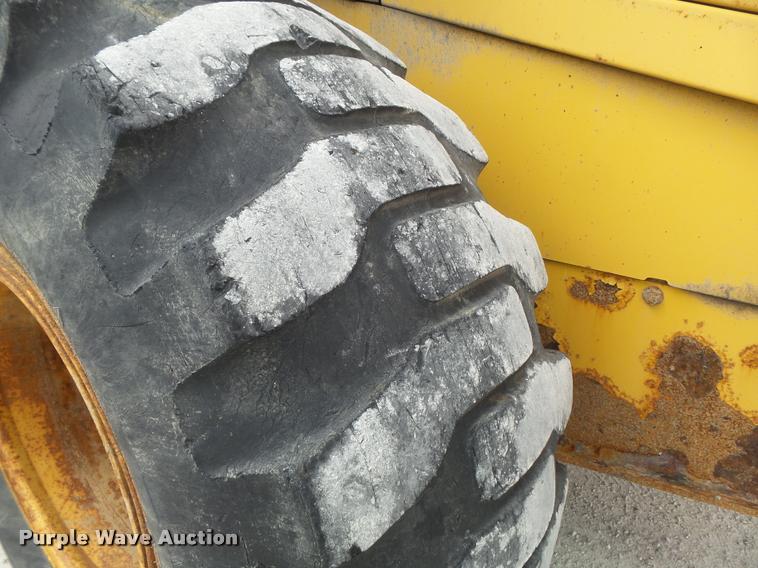 image for item K7636 2003 John Deere 624H wheel loader