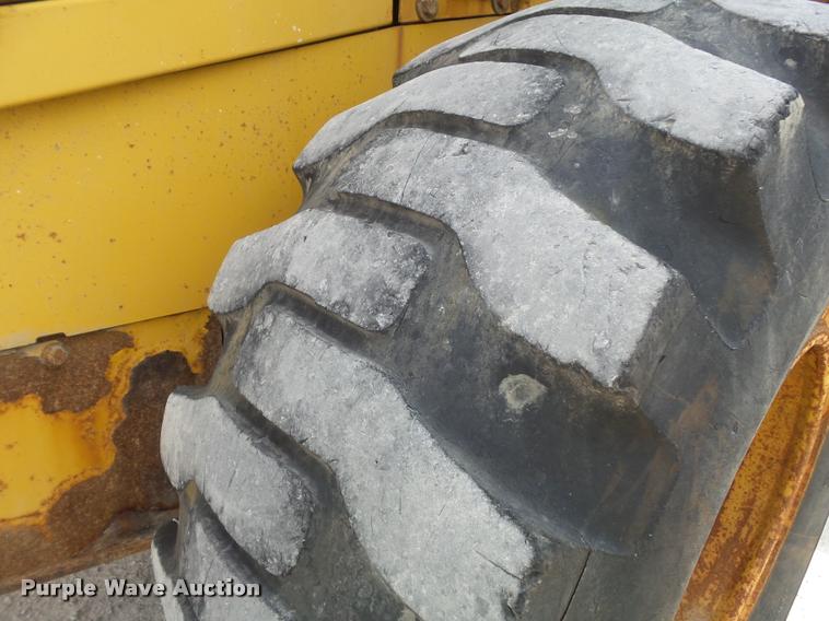 image for item K7636 2003 John Deere 624H wheel loader