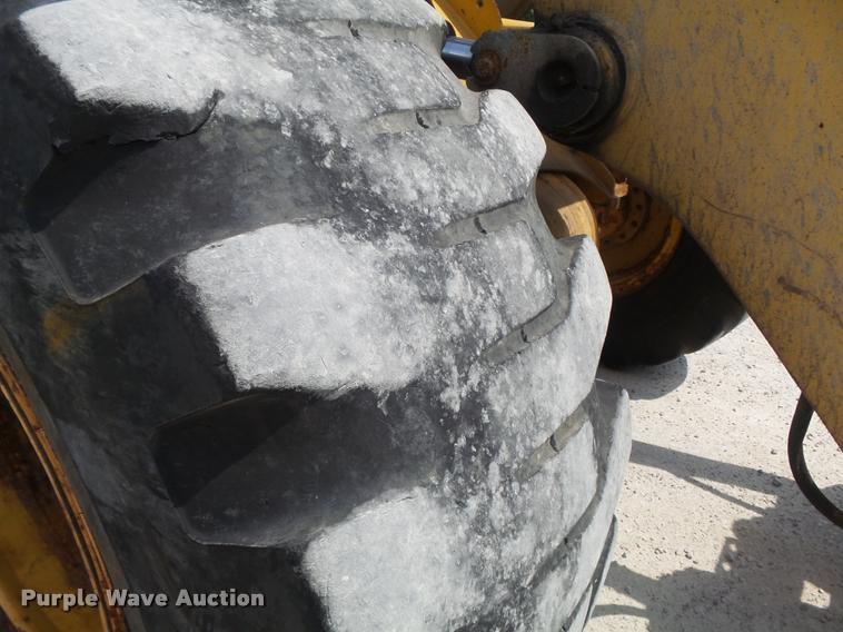 image for item K7636 2003 John Deere 624H wheel loader