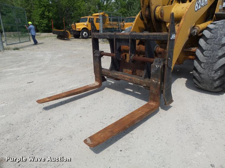 image for item K7636 2003 John Deere 624H wheel loader