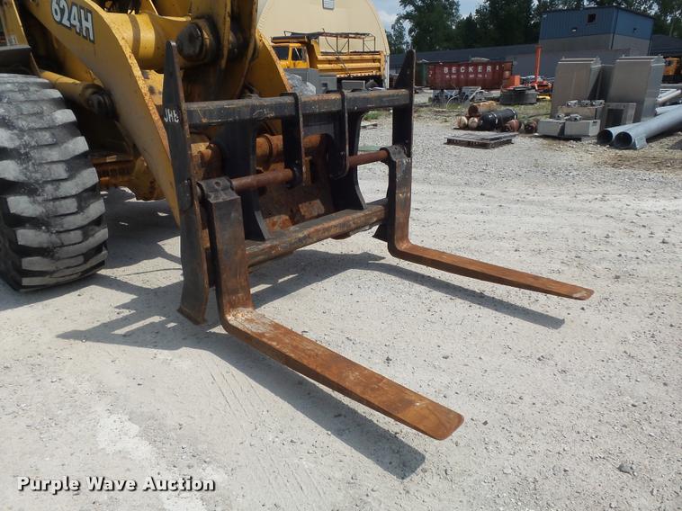 image for item K7636 2003 John Deere 624H wheel loader