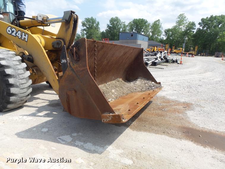 image for item K7636 2003 John Deere 624H wheel loader
