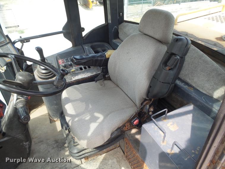 image for item K7636 2003 John Deere 624H wheel loader