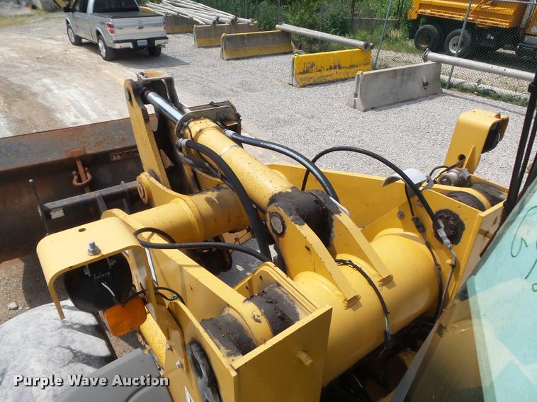 image for item K7636 2003 John Deere 624H wheel loader