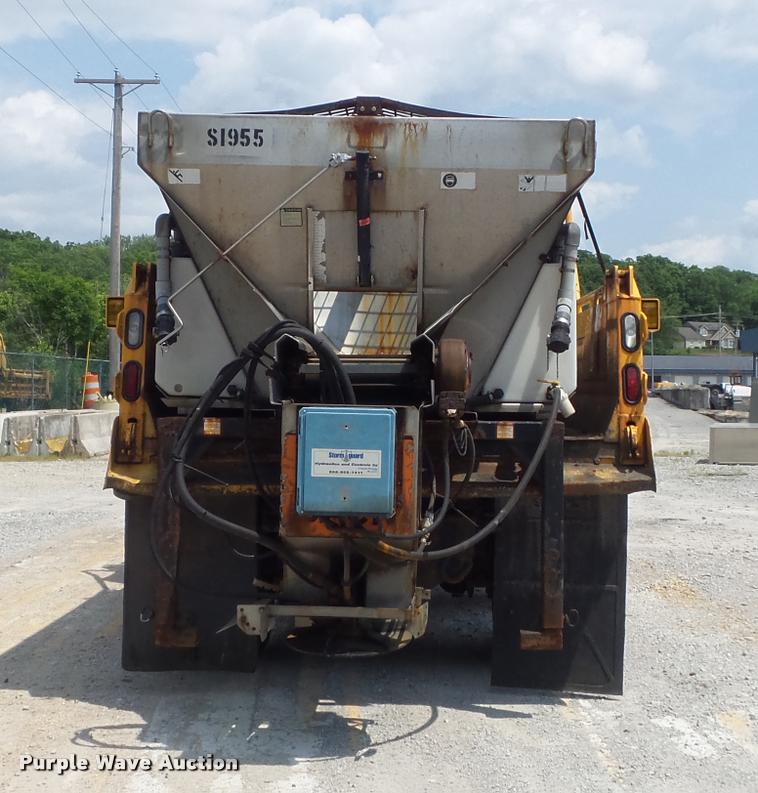 image for item K7638 2002 International 4900 Crew Cab dump truck