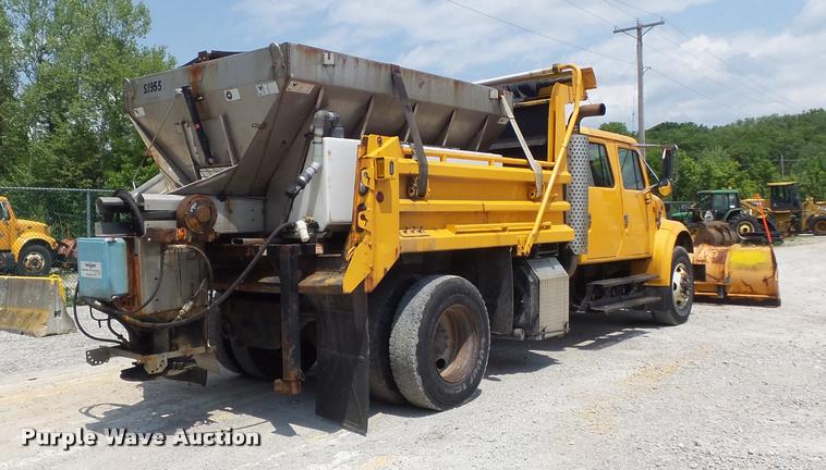 image for item K7638 2002 International 4900 Crew Cab dump truck