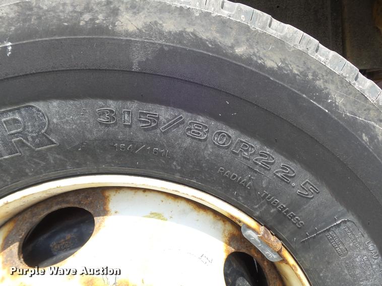 image for item K7638 2002 International 4900 Crew Cab dump truck