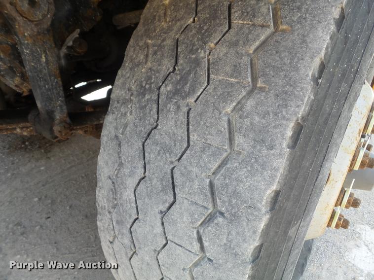 image for item K7638 2002 International 4900 Crew Cab dump truck