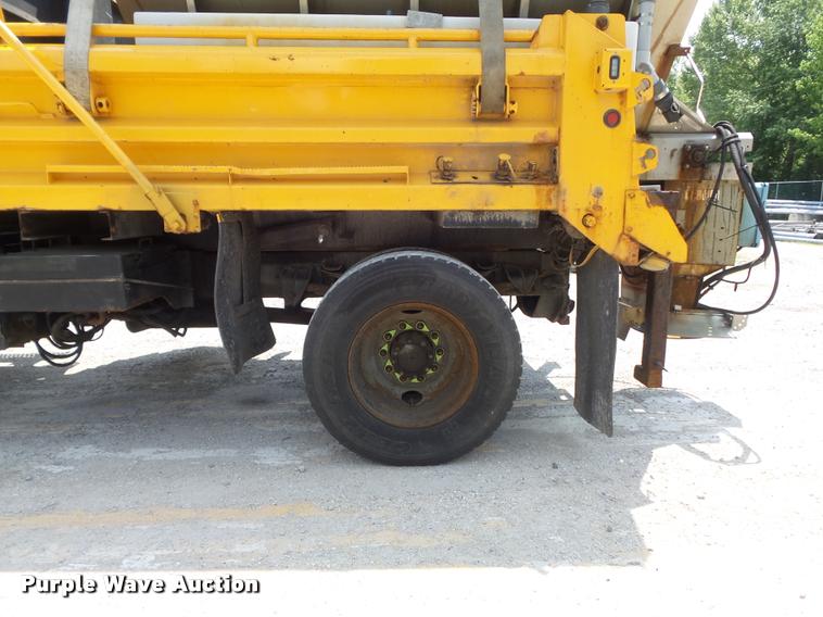 image for item K7638 2002 International 4900 Crew Cab dump truck