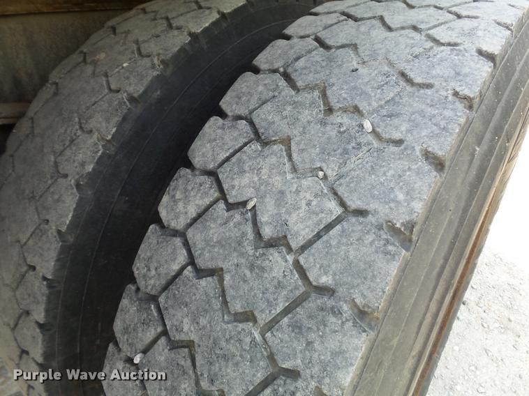 image for item K7638 2002 International 4900 Crew Cab dump truck