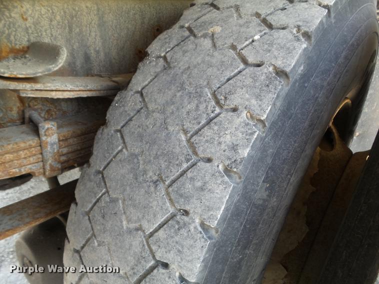 image for item K7638 2002 International 4900 Crew Cab dump truck