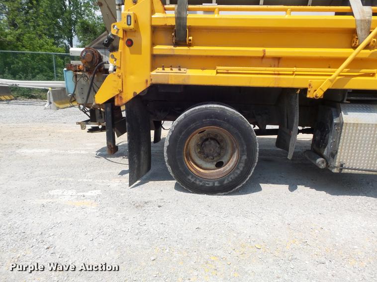 image for item K7638 2002 International 4900 Crew Cab dump truck