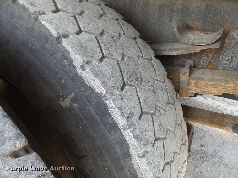 image for item K7638 2002 International 4900 Crew Cab dump truck