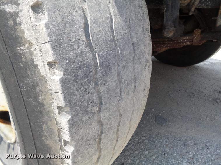 image for item K7638 2002 International 4900 Crew Cab dump truck