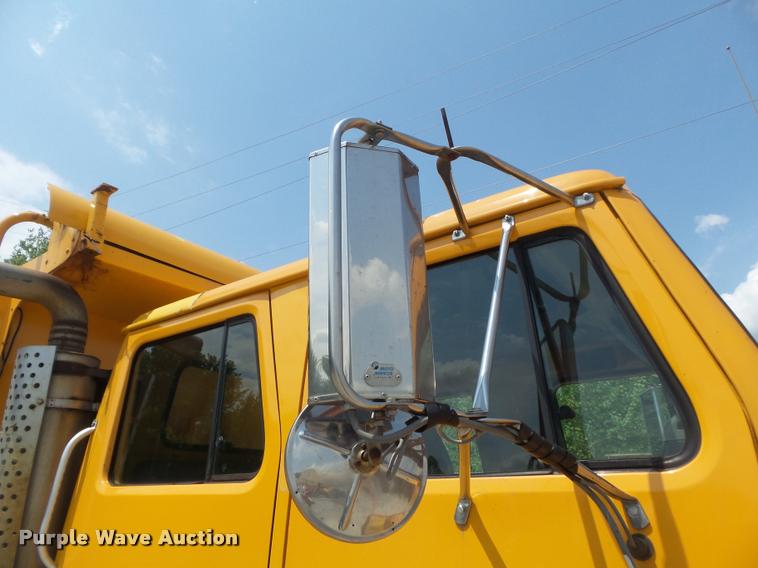 image for item K7638 2002 International 4900 Crew Cab dump truck
