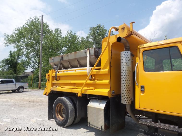 image for item K7638 2002 International 4900 Crew Cab dump truck