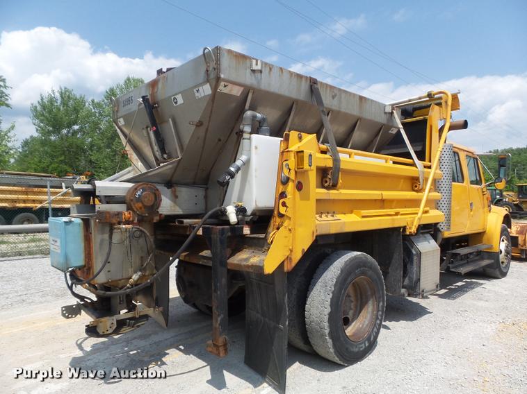 image for item K7638 2002 International 4900 Crew Cab dump truck