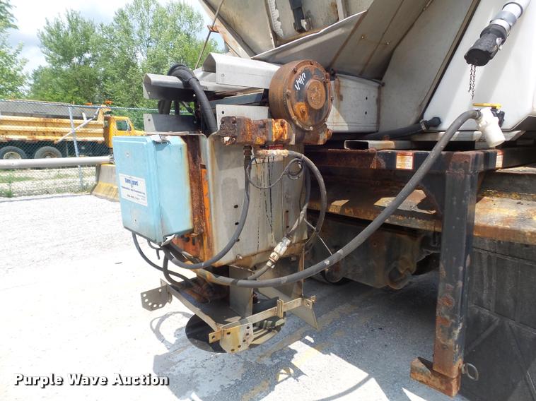 image for item K7638 2002 International 4900 Crew Cab dump truck