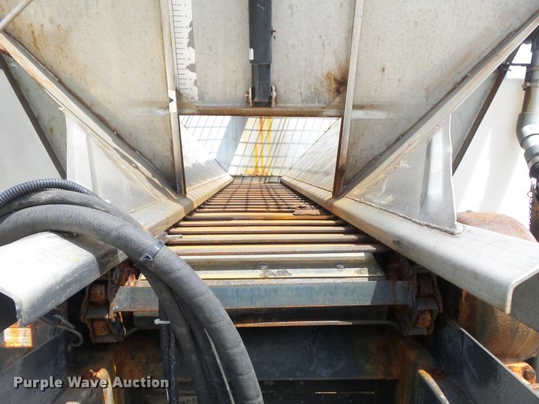 image for item K7638 2002 International 4900 Crew Cab dump truck