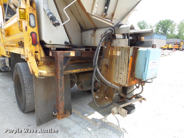 image for item K7638 2002 International 4900 Crew Cab dump truck