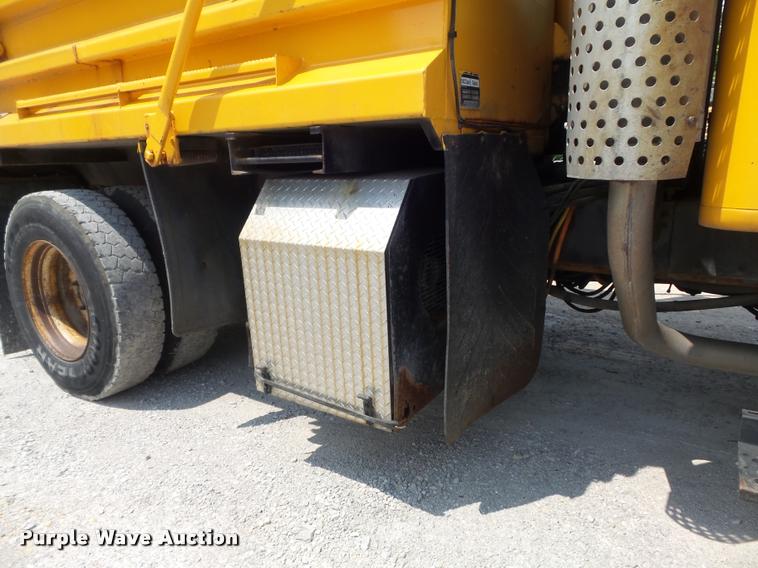 image for item K7638 2002 International 4900 Crew Cab dump truck