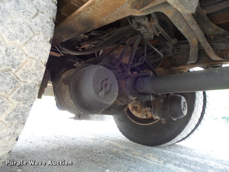 image for item K7638 2002 International 4900 Crew Cab dump truck