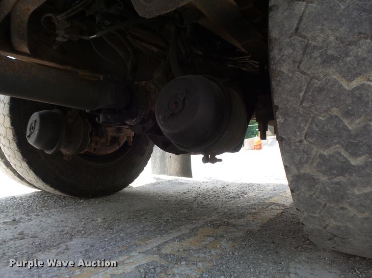 image for item K7638 2002 International 4900 Crew Cab dump truck