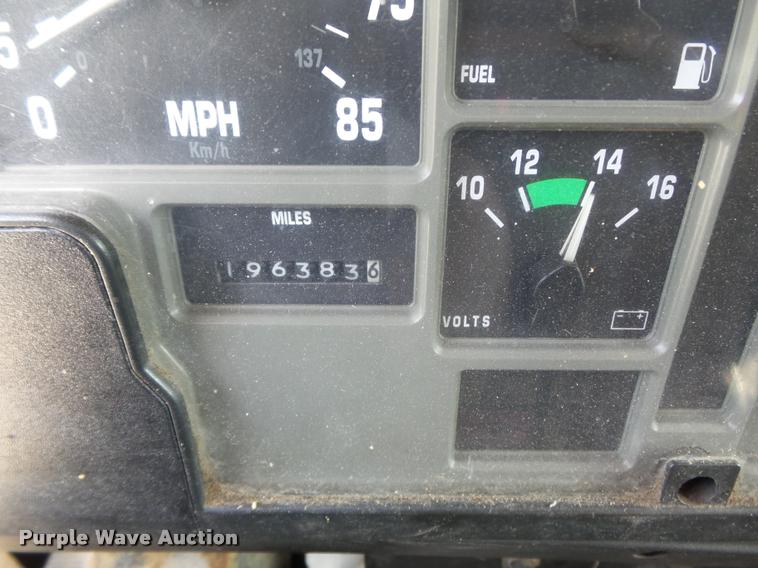 image for item K7638 2002 International 4900 Crew Cab dump truck