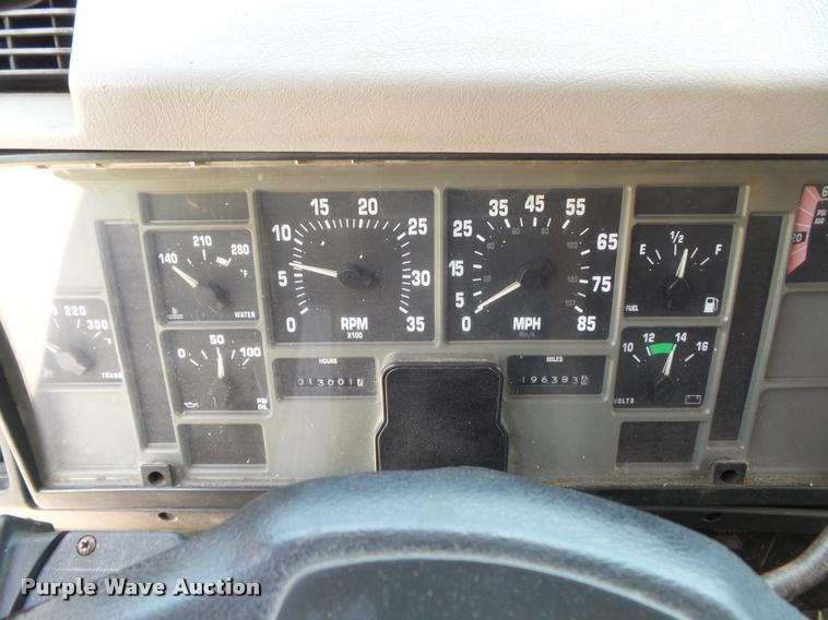 image for item K7638 2002 International 4900 Crew Cab dump truck