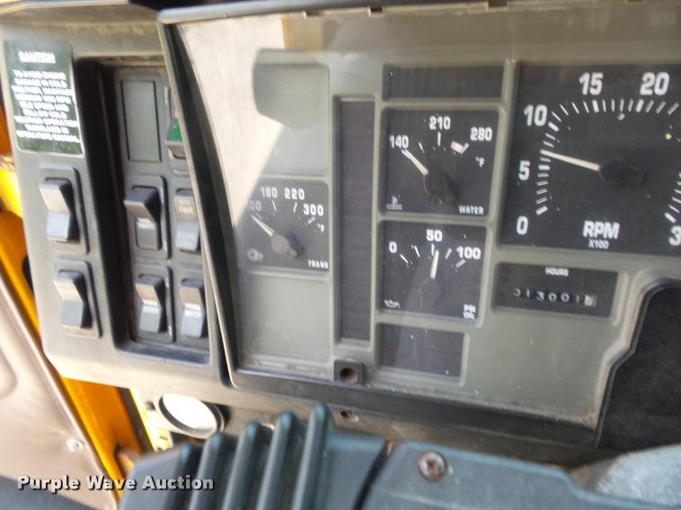 image for item K7638 2002 International 4900 Crew Cab dump truck