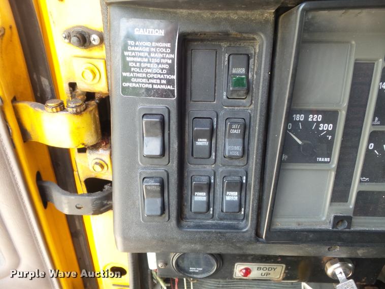 image for item K7638 2002 International 4900 Crew Cab dump truck