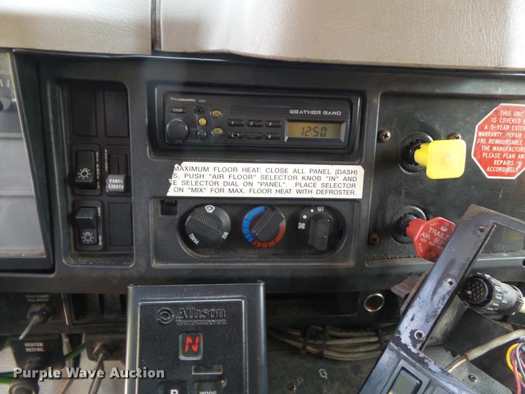 image for item K7638 2002 International 4900 Crew Cab dump truck