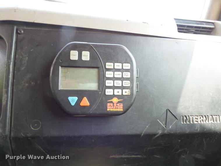 image for item K7638 2002 International 4900 Crew Cab dump truck