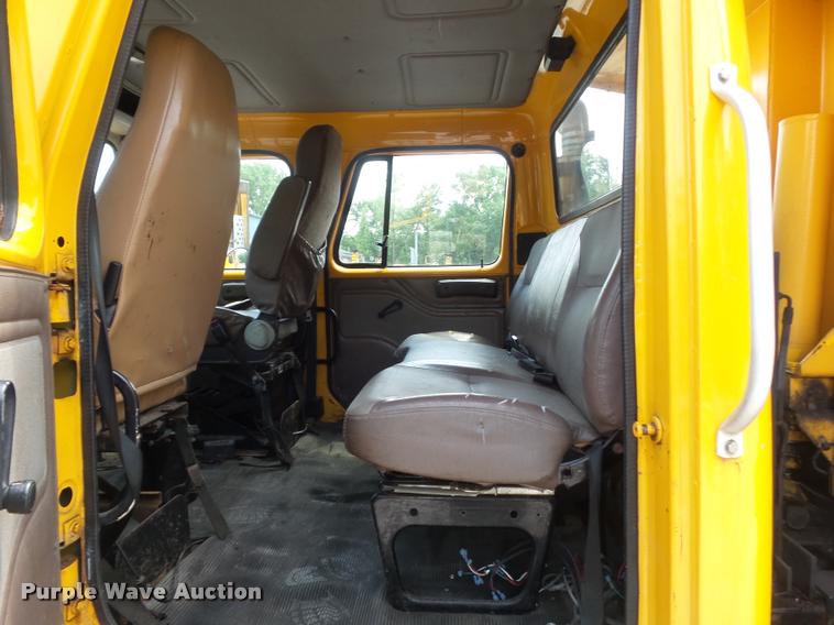 image for item K7638 2002 International 4900 Crew Cab dump truck