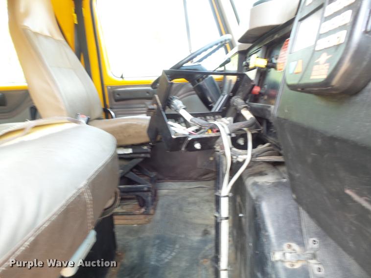 image for item K7638 2002 International 4900 Crew Cab dump truck