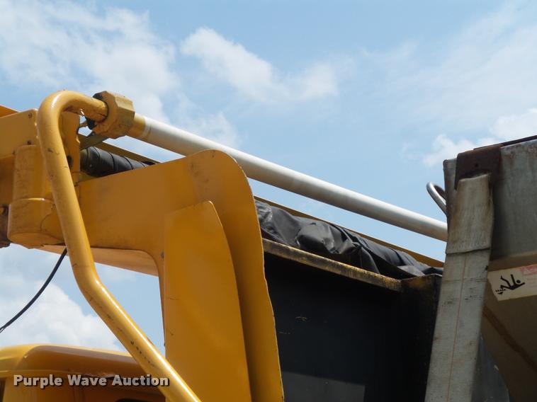 image for item K7638 2002 International 4900 Crew Cab dump truck