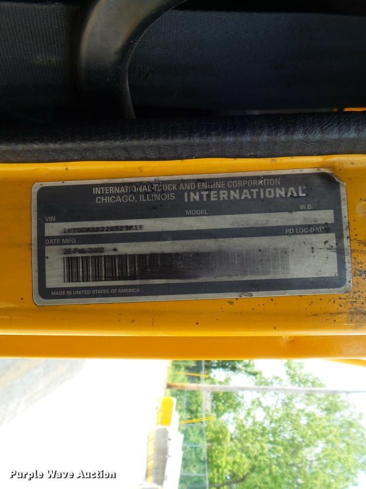 image for item K7638 2002 International 4900 Crew Cab dump truck