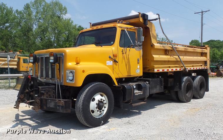 image for item K7639 2002 International F2554 dump truck