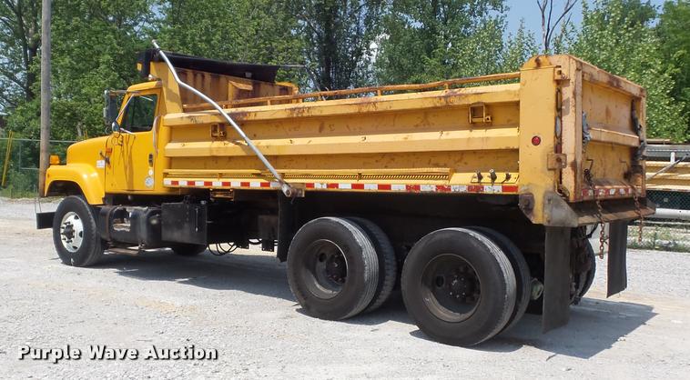 image for item K7639 2002 International F2554 dump truck